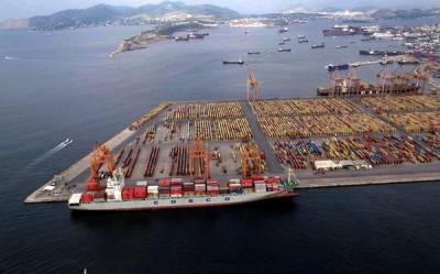 Bloomberg: Ο Πειραιάς θα γίνει το No1 λιμάνι της Ευρώπης