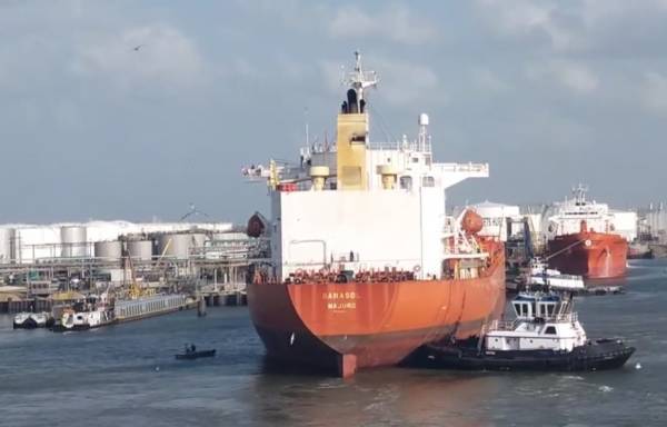 Η Klaveness Combination Carriers πουλάει πλοίο 21 ετών