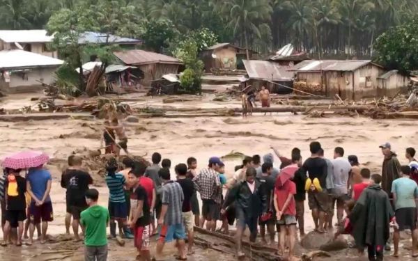 Φιλιππίνες: Τροπική καταιγίδα αφήνει πίσω της τουλάχιστον 130 νεκρούς