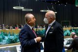 Σύντομη συνάντηση Δένδια με τον Τσαβούσογλου