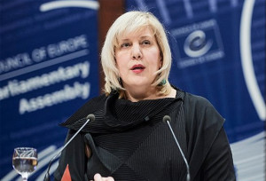 Επίτροπος Mijatović: Εξακολούθησαν να παραβιάζονται τα ανθρώπινα δικαιώματα το 2021