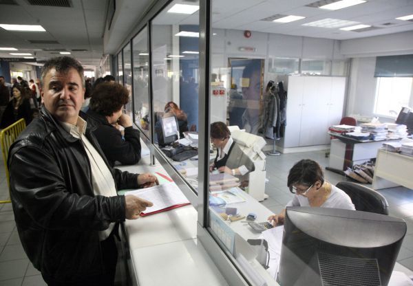 Για μαζικές κινητοποιήσεις προειδοποιούν οι εφοριακοί
