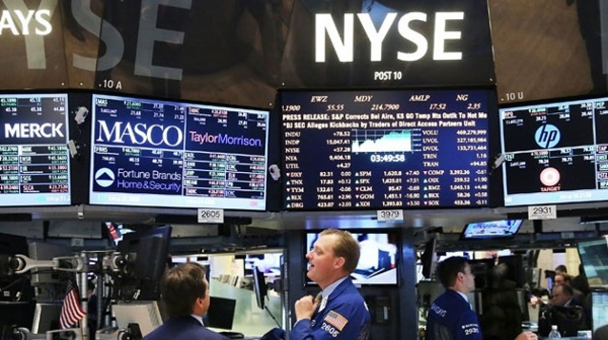 Διατηρείται το ανοδικό μομέντουμ στη Wall Street