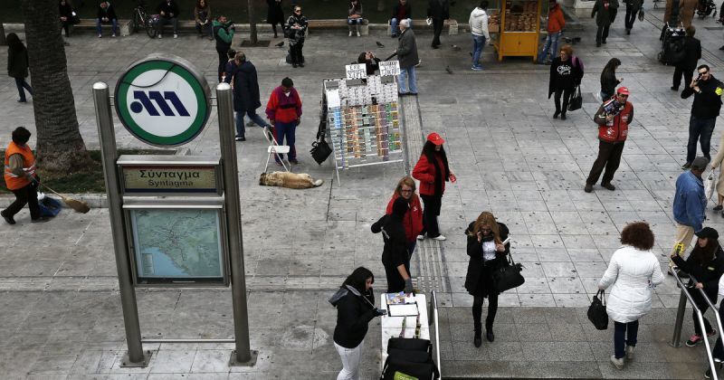 ΙΟΒΕ: Eπτά στα δέκα νοικοκυριά «μόλις τα βγάζουν πέρα»