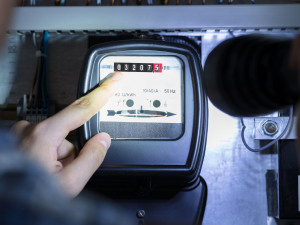 ΔΕΗ: Από 1η Νοεμβρίου το χειμερινό νυχτερινό οικιακό τιμολόγιο