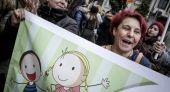 Συγκέντρωση βρεφονηπιοκόμων έξω από τη Βουλή