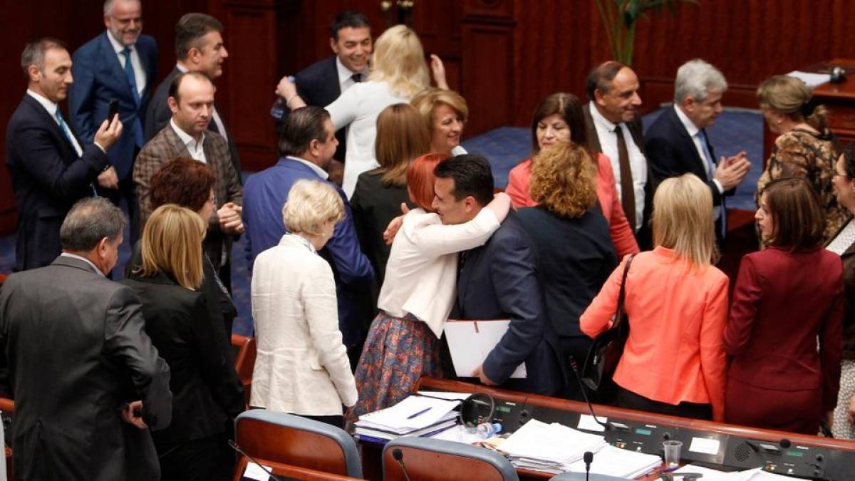ΠΓΔΜ: Εγκρίθηκε η μετονομασία σε «Βόρεια Μακεδονία»-Ώρα αποφάσεων για Καμμένο
