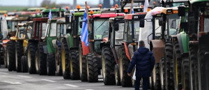 Δώσε και μένα μπάρμπα… γιατί θα στήσω μπλόκο