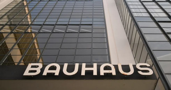 Γερμανία: Το Bauhaus στο στόχαστρο του AfD – Μια πολιτιστική μάχη με άρωμα… 1932