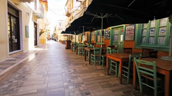 Εστίαση: Πολλαπλές ταχύτητες, φόβος «λουκέτων» και φωνές για μειώσεις φόρων