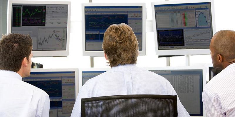 Ρευστοποιήσεις στα κρατικά ομόλογα-σταθερή εικόνα των εταιρικών ομολόγων