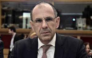 Γεραπετρίτης: Από την Πέμπτη 900.000 self tests στους εργαζόμενους