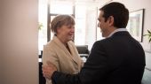 Bloomberg: Η Μέρκελ θα προτείνει κλιμακωτή συμφωνία