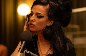 Θα καταφέρει η Marisa Abela ν’ “αγγίξει” την πραγματική Amy Winehouse;