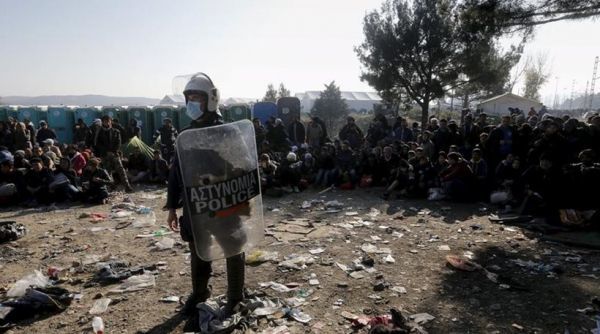 Ειδομένη: Με παρουσία δέκα διμοιριών ΜΑΤ η εκκένωση από πρόσφυγες