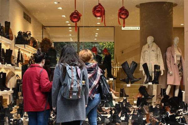 Μικρομεσαίες επιχειρήσεις: Καμπανάκι κινδύνου για «εορταστικές» ανατιμήσεις
