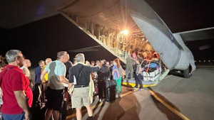 Επαναπατρισμός Ελλήνων από Ισραήλ: Ανακοίνωση ΓΕΕΘΑ και συγχαρητήρια Δένδια
