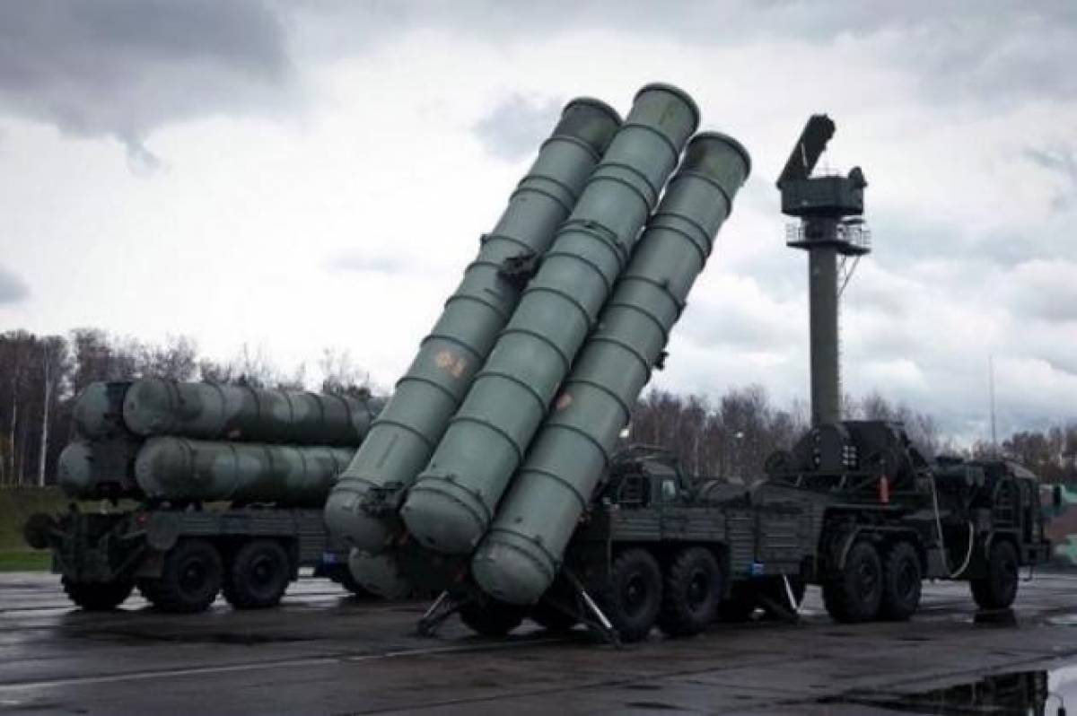 Η Ινδία αγοράζει S-400 από τη Ρωσία με $6,2 δισ.
