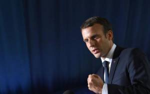 Μακρόν: Δίνει «ώθηση» 8 δισ. ευρώ στη γαλλική αυτοκινητοβιομηχανία