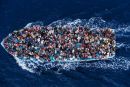 FT: Οι ευρωπαϊκές αξίες θα δοκιμαστούν από τη προσφυγική κρίση