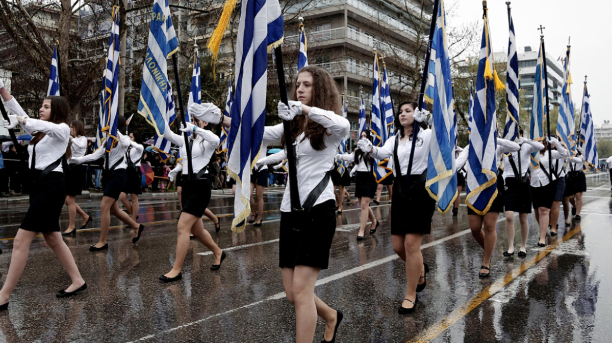 28η Οκτωβρίου: Ποιοι δρόμοι είναι κλειστοί σε Αθήνα και Θεσσαλονίκη - Πώς κινούνται τα μέσα μεταφοράς