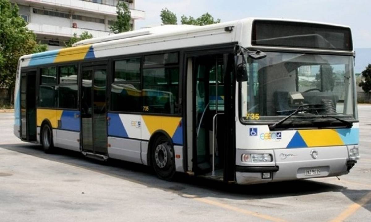 Στις φλόγες τυλίχτηκε λεωφορείο επί της Μεσογείων