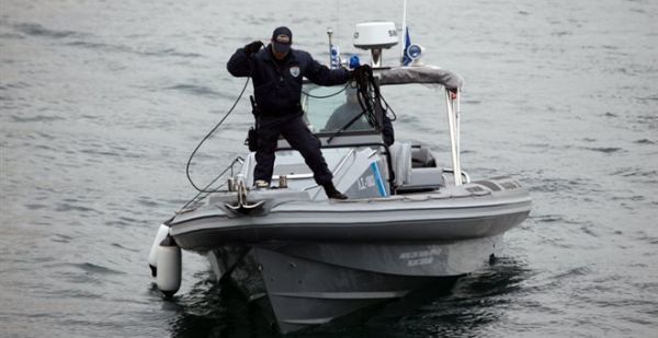 Νεκρός τούρκος δουλέμπορος σε καταδίωξη ταχύπλοου από σκάφος του λιμενικού στην Κω