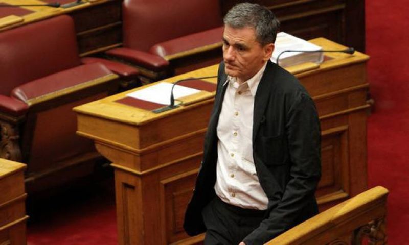 Προϋπολογισμός 2016: "Φοροκαταιγίδα" και περικοπές σε συντάξεις και κοινωνικά επιδόματα