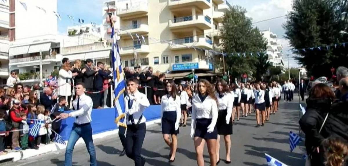 Τραγούδησαν στην παρέλαση «Μακεδονία Ξακουστή» και αποβλήθηκαν