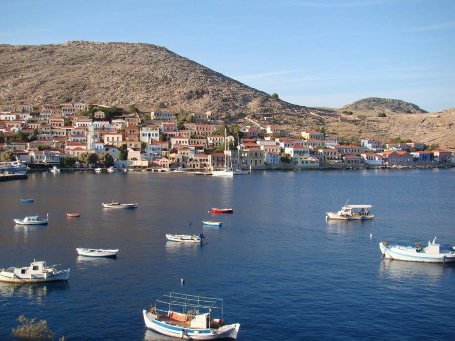 Το Μαξίμου έστειλε μηχάνημα ανέλκυσης αλιευτικών σκαφών στη Χάλκη