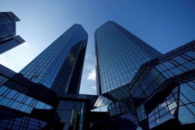 Deutsche Bank: Ύστατη λύση η συγχώνευση με την Commerzbank