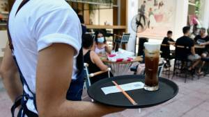 Πρώτοι... επιλαχόντες για υποχρεωτικό εμβολιασμό οι εργαζόμενοι στην εστίαση