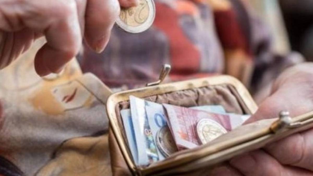 Την Παρασκευή η καταβολή των ενισχυμένων συντάξεων χηρείας