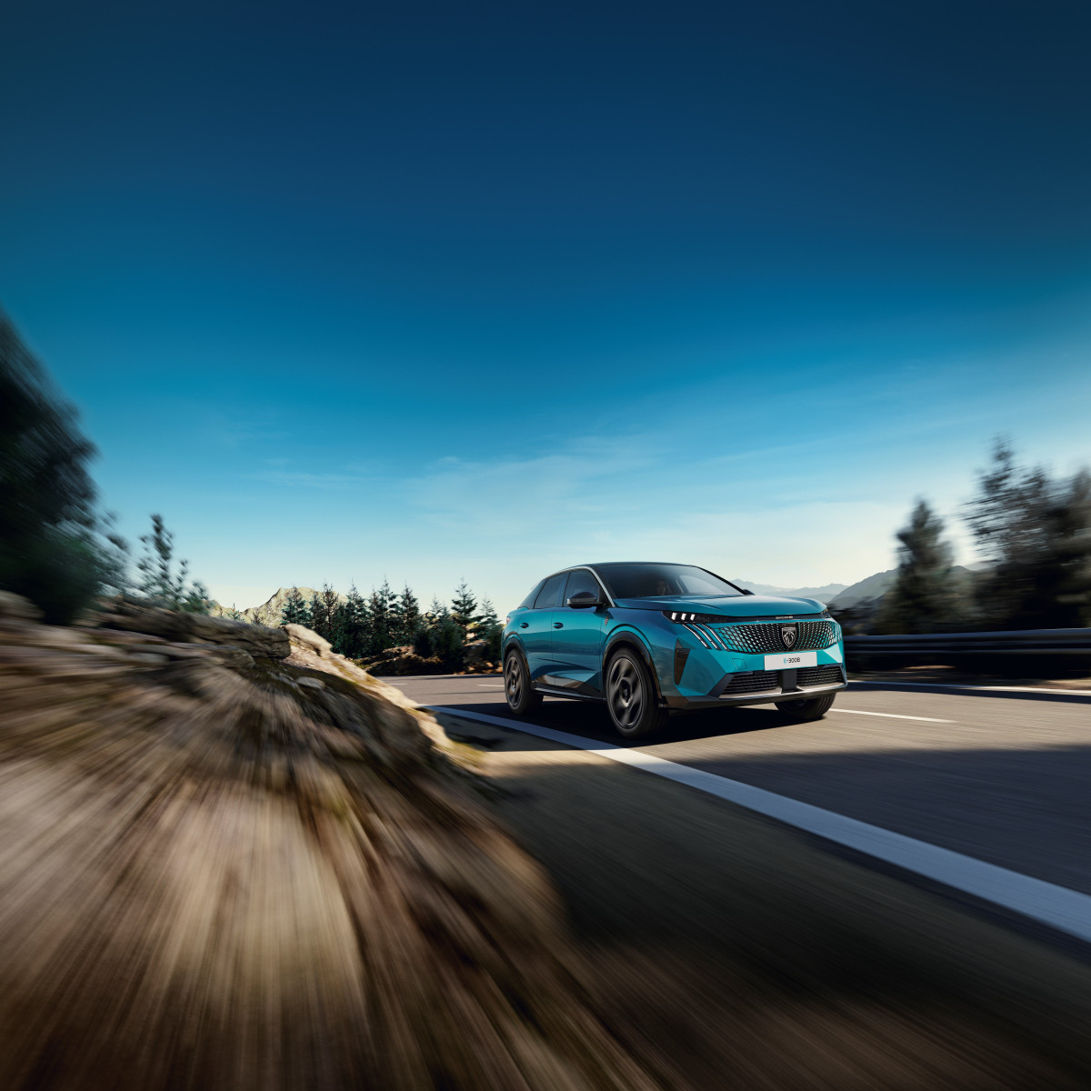 H PEUGEOT παρουσιάζει μια τρίτη επιλογή κινητήρα για το μοντέλο E-3008