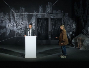 Συν &amp; Πλην: «Ο εχθρός του λαού» στο Θέατρο Κνωσσός