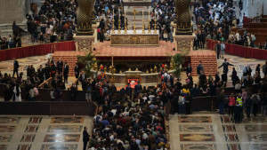 Ύστατο χαίρε στον Πάπα Φραγκίσκο: Σε κλίμα συγκίνησης κηδεία-ταφή