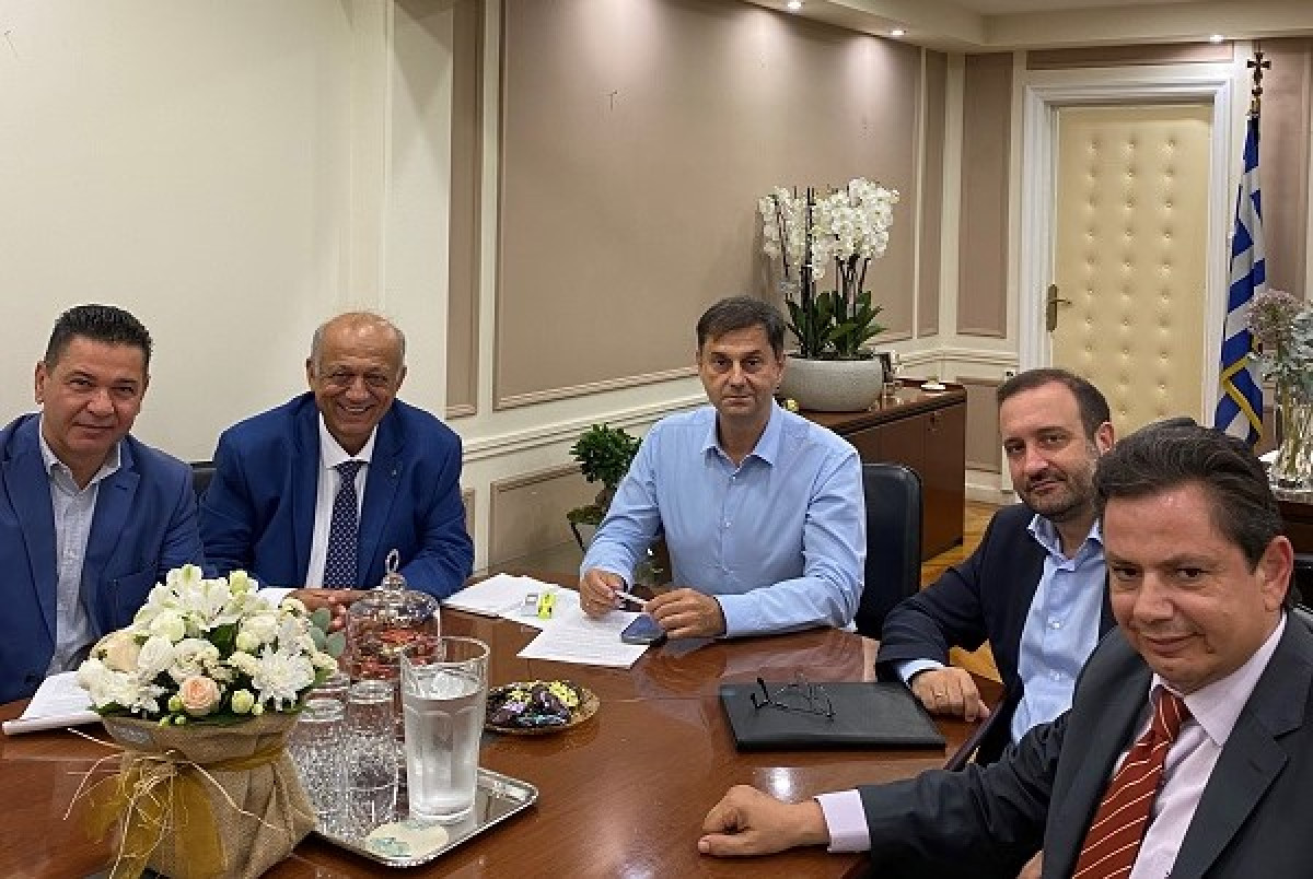 Συνάντηση προεδρείου του ΟΕΕ με Θεοχάρη - Τι συζητήθηκε