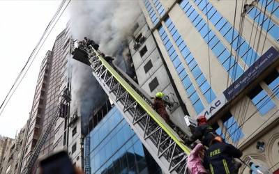 Συναγερμός στο Μπαγκλαντές: Φωτιά σε ουρανοξύστη - Δεκάδες εγκλωβισμένοι