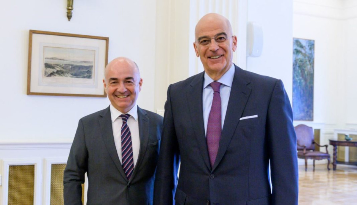 Συνάντηση Ν. Δένδια με τον νέο πρέσβη της Αργεντινής