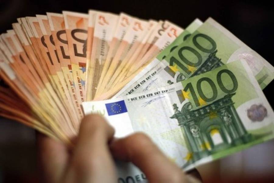 Επίδομα 800 ευρώ: Ποιοι το δικαιούνται, πώς θα το λάβουν