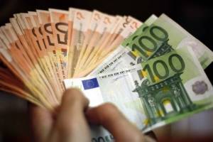 Επίδομα 800 ευρώ: Ποιοι το δικαιούνται, πώς θα το λάβουν