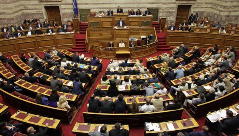 Τα μεσάνυχτα η ψηφοφορία στη Βουλή για το πολυνομοσχέδιο