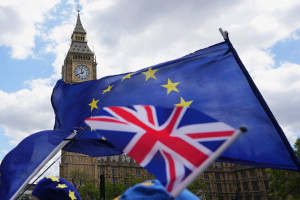 Δέκα χρόνια μετά το Brexit οι Βρετανοί το ξανασκέφτονται – Θετική η ΕΕ σε ενδεχόμενη επιστροφή