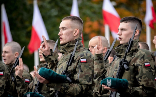 Πολωνία: Στέλνει 10.000 στρατιώτες στα σύνορα με τη Λευκορωσία