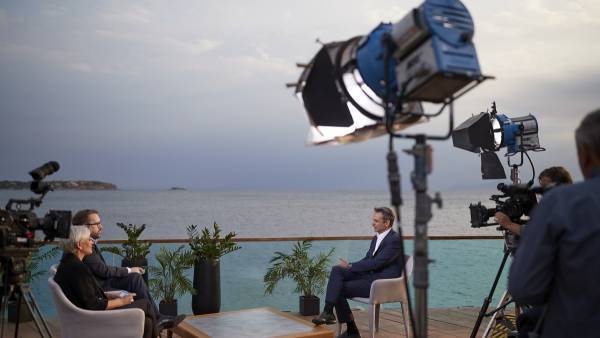 Τα γερμανικά του Μητσοτάκη και η πρόσκληση στους Γερμανούς τουρίστες (vid)