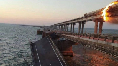 Κριμαία: Δύτες θα επιθεωρήσουν τη ζημιά στη γέφυρα