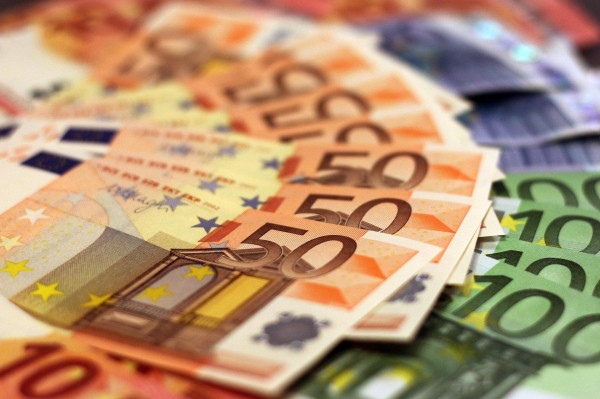 ΕΚΤ: 444.000 πλαστά ευρώ το 2025 – 20ευρα και 50εύρα το 80% των παραχαράξεων