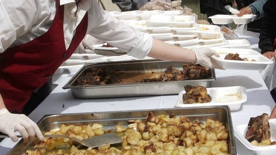 Περιφέρεια Αττικής: Διανομή περίπου 40.000 γευμάτων σε ευπαθείς ομάδες