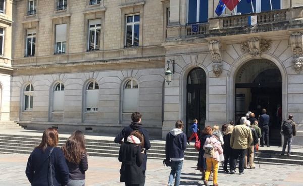 Περίπου 20% αναμένεται η αποχή στις γαλλικές εκλογές