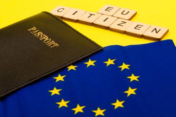 Ευρωκοινοβούλιο: Φραγμός στα «χρυσά διαβατήρια» και τις «χρυσές βίζες»
